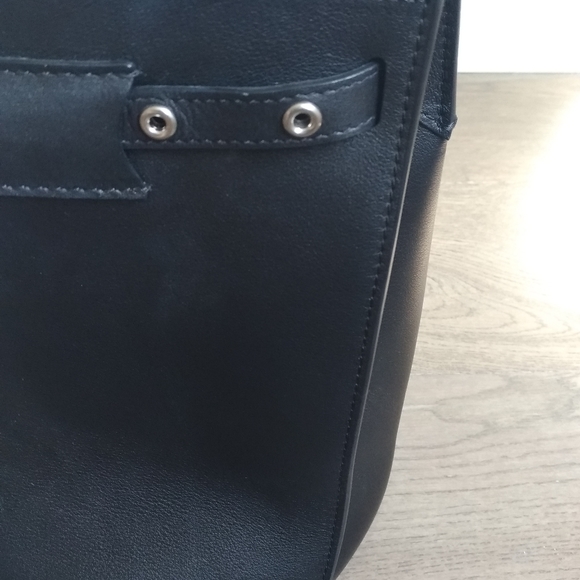 PRISTINE Authentic Celine black Calfskin crossbody bag - Picture 7 of 11